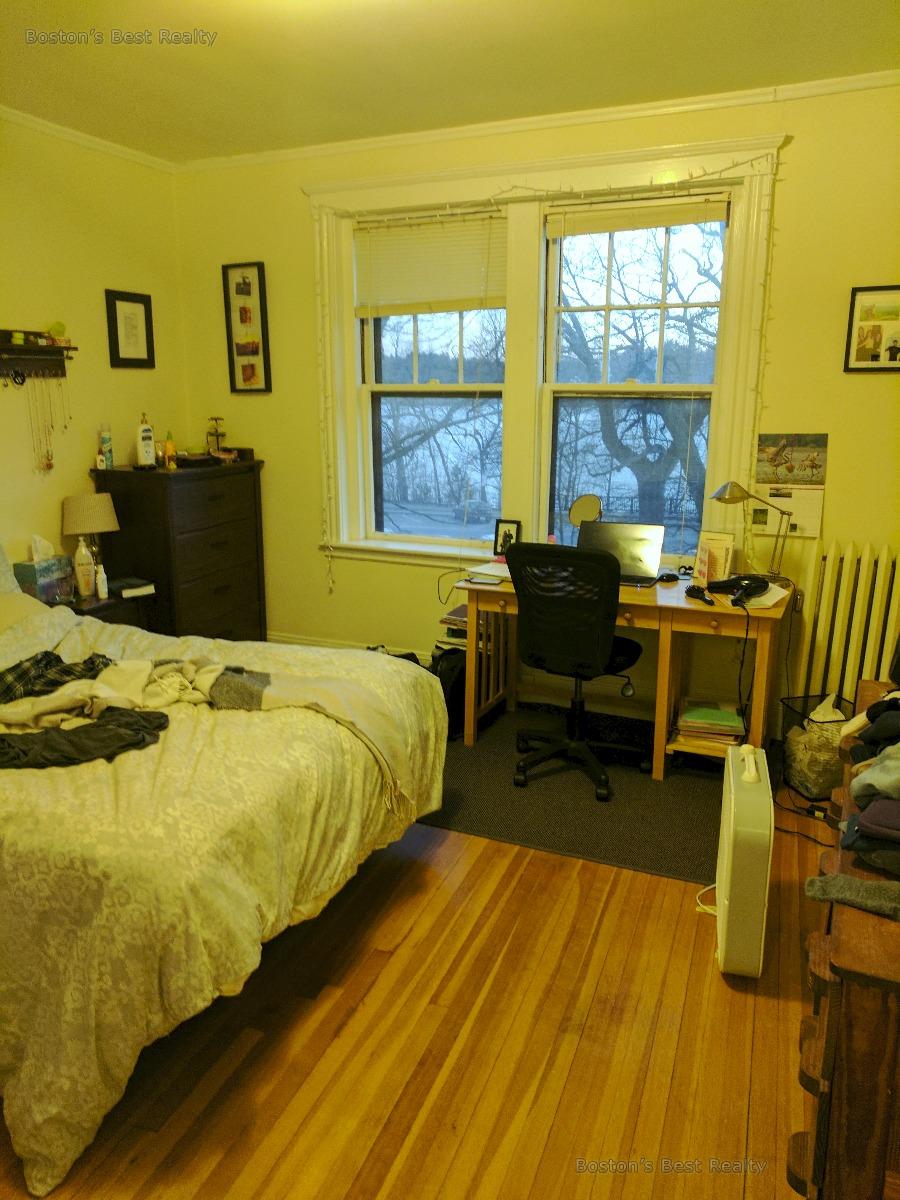 2 bed, 1 bath apartment for rent at 1986 Commonwealth Ave Unit 8, Brighton — photo 4 of 7