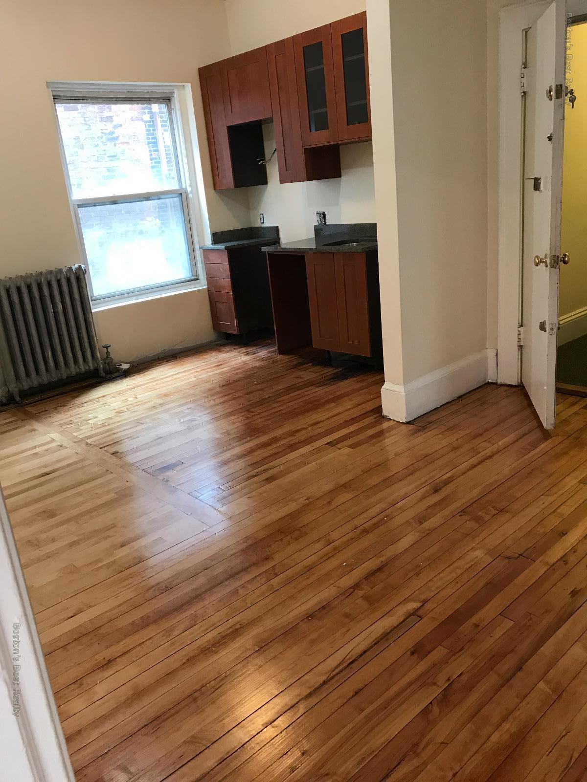 2 bed, 1 bath apartment for rent at 465 Park Dr Unit 11, Fenway — photo 2 of 5