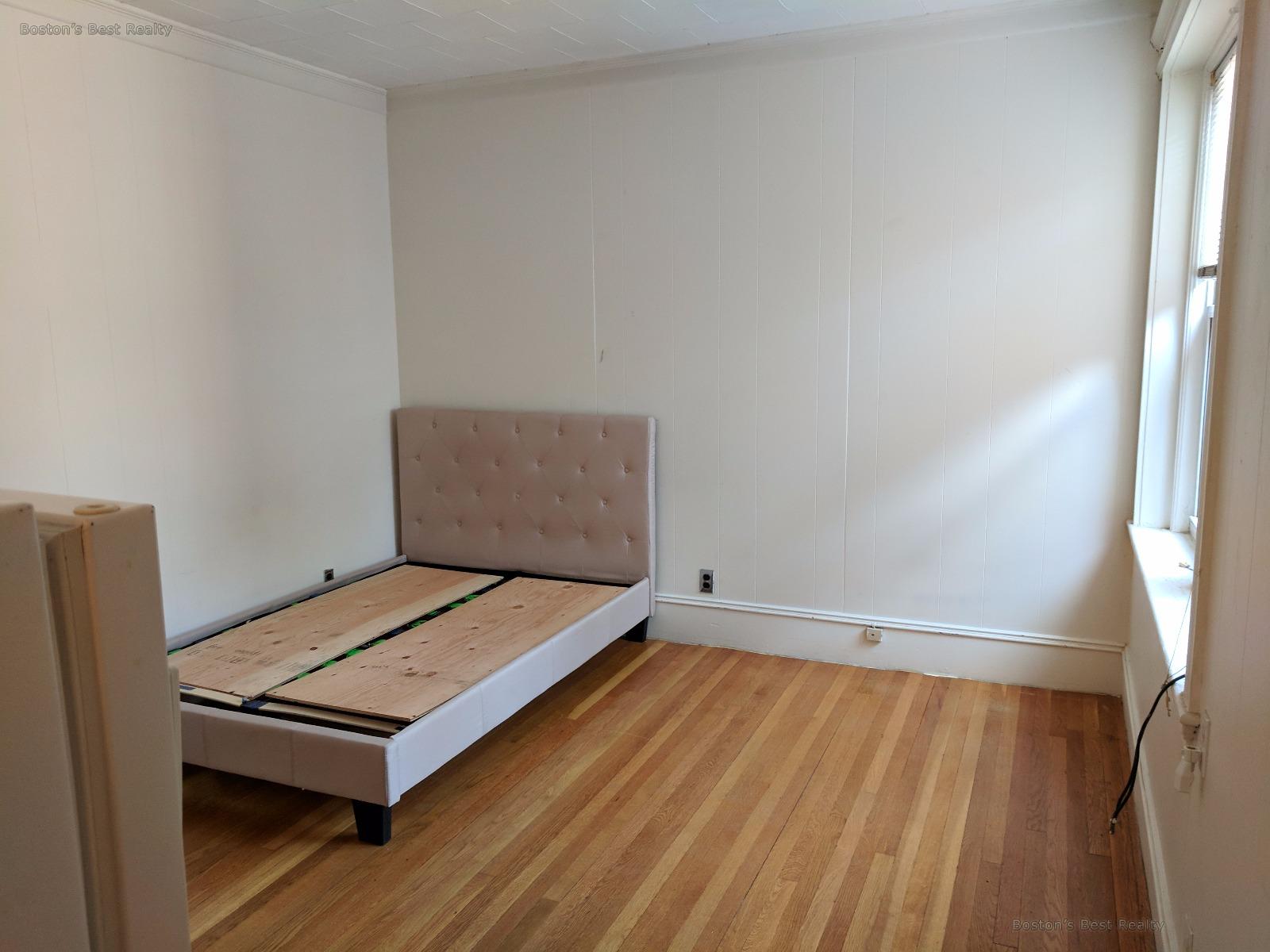 Studio bed, 1 bath apartment for rent at 11 Englewood Ave Unit 11, Coolidge Corner — photo 2 of 5