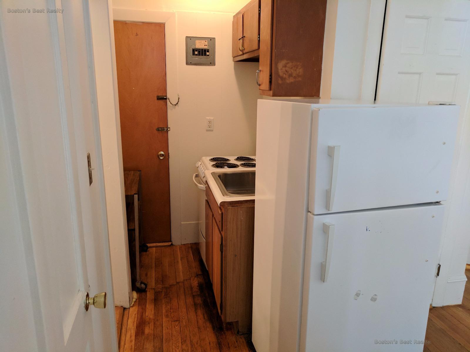 Studio bed, 1 bath apartment for rent at 11 Englewood Ave Unit 11, Coolidge Corner — photo 3 of 5