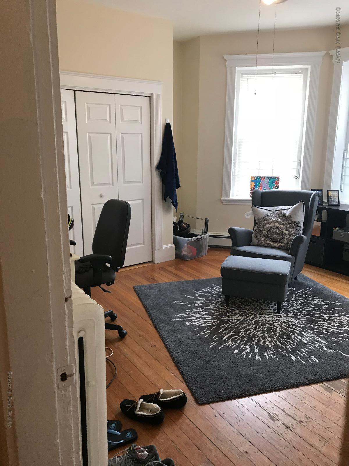 3 bed, 2 bath apartment for rent at 21 Chester St Unit 1, Allston — photo 5 of 9