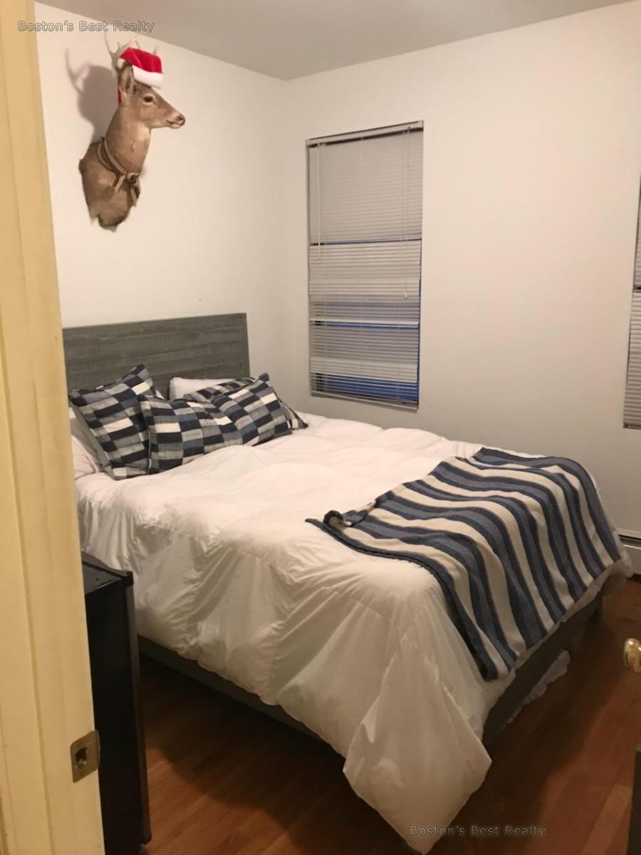 4 bed, 2 bath apartment for rent at 38 Fordham Rd Unit 1, Allston — photo 2 of 3