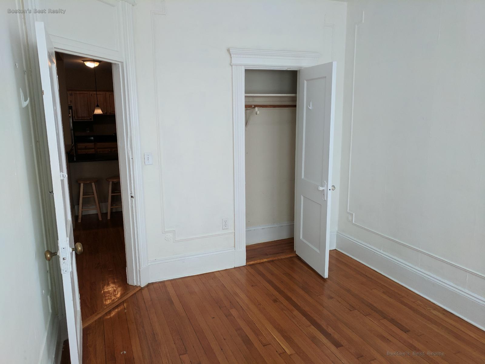 4 bed, 1 bath apartment for rent at 1325 Commonwealth Ave Unit 2, Allston — photo 7 of 7