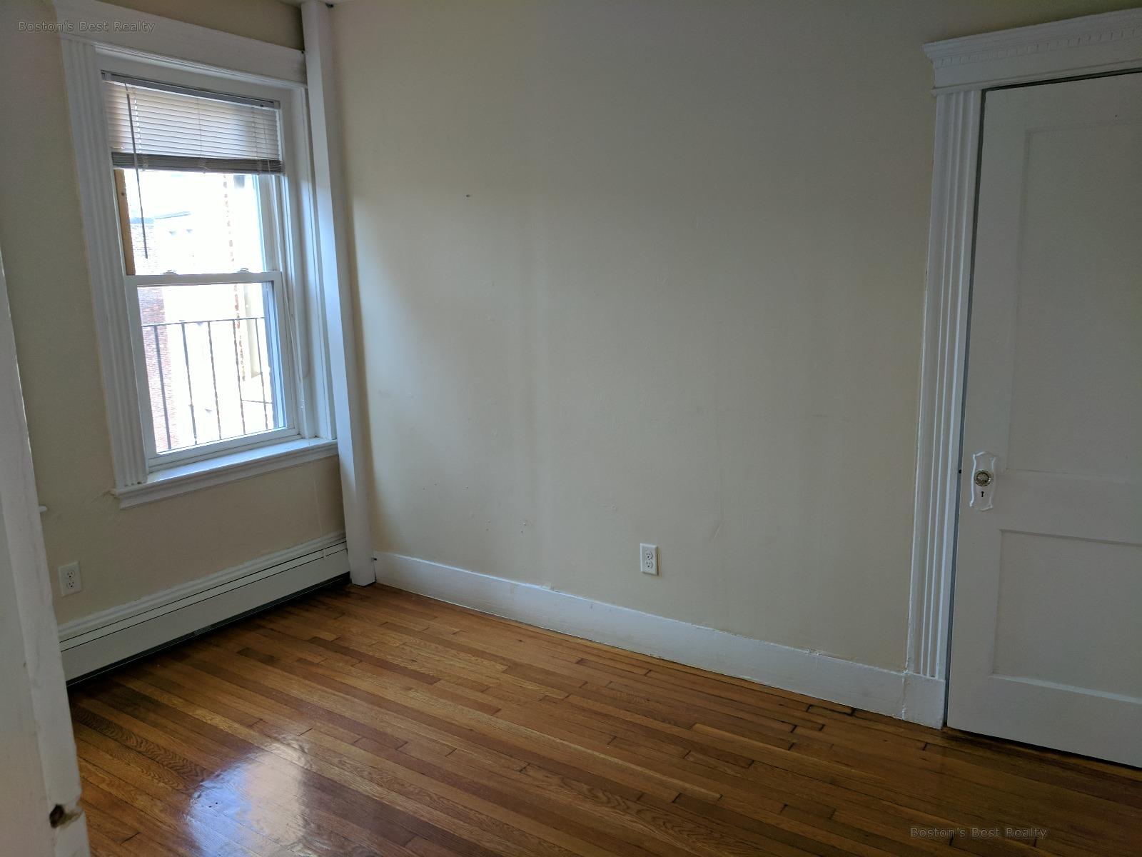 4 bed, 1 bath apartment for rent at 1325 Commonwealth Ave Unit 2, Allston — photo 5 of 7