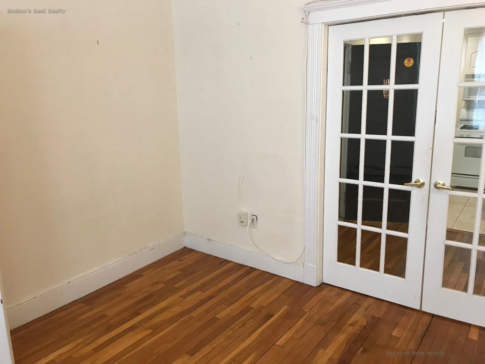 1 split bed, 1 bath apartment for rent at 17 Lothian Rd Unit 101, Brighton — photo 7 of 8