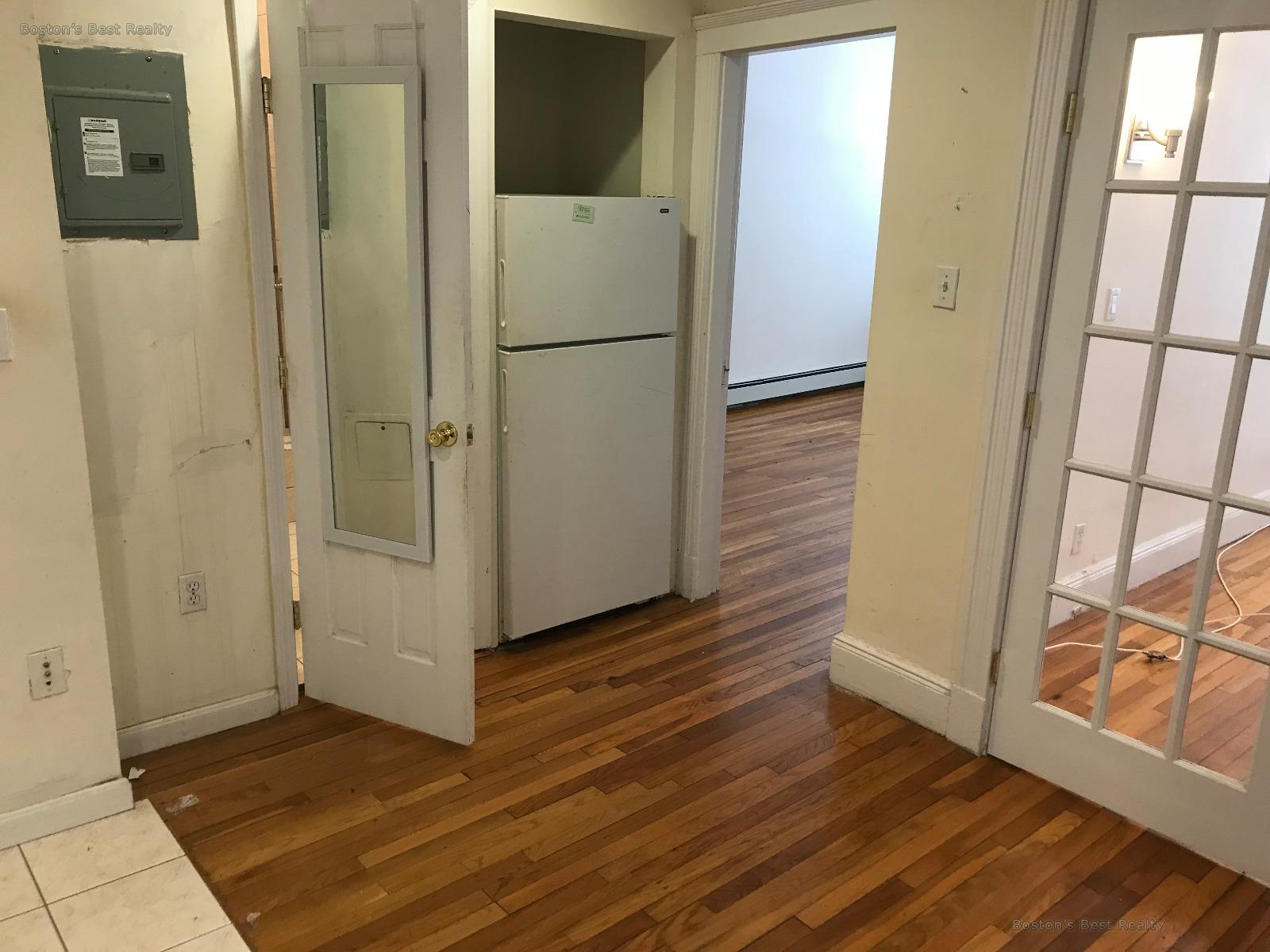 1 split bed, 1 bath apartment for rent at 17 Lothian Rd Unit 101, Brighton — photo 2 of 8