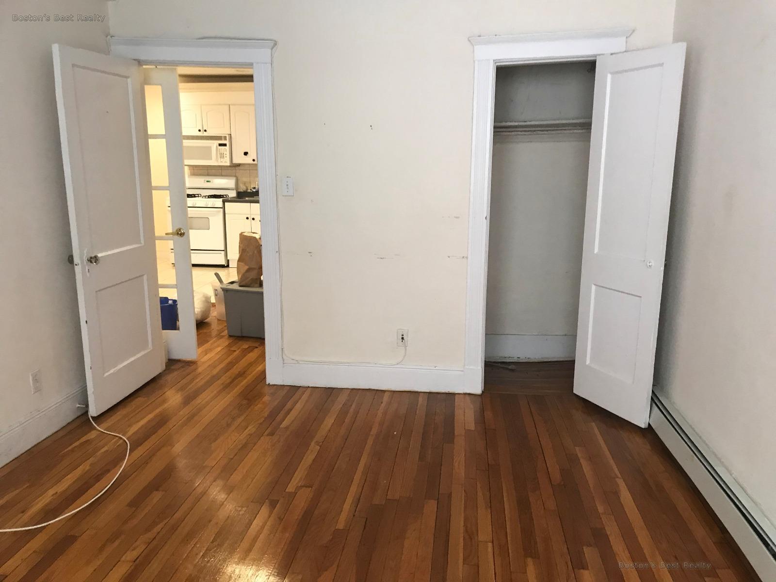 1 split bed, 1 bath apartment for rent at 17 Lothian Rd Unit 101, Brighton — photo 4 of 8