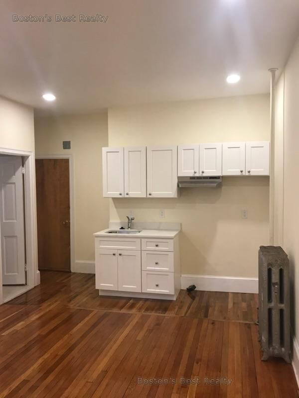 Studio bed, 1 bath apartment for rent at 11 Englewood Ave Unit 5, Coolidge Corner — photo 1 of 6