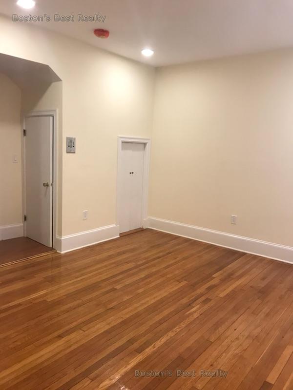 Studio bed, 1 bath apartment for rent at 11 Englewood Ave Unit 5, Coolidge Corner — photo 6 of 6