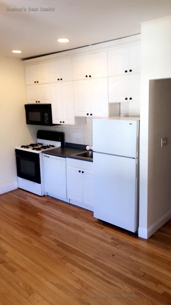 1 bed, 1 bath apartment for rent at 15 Lothian Rd Unit 404, Brighton — photo 3 of 7