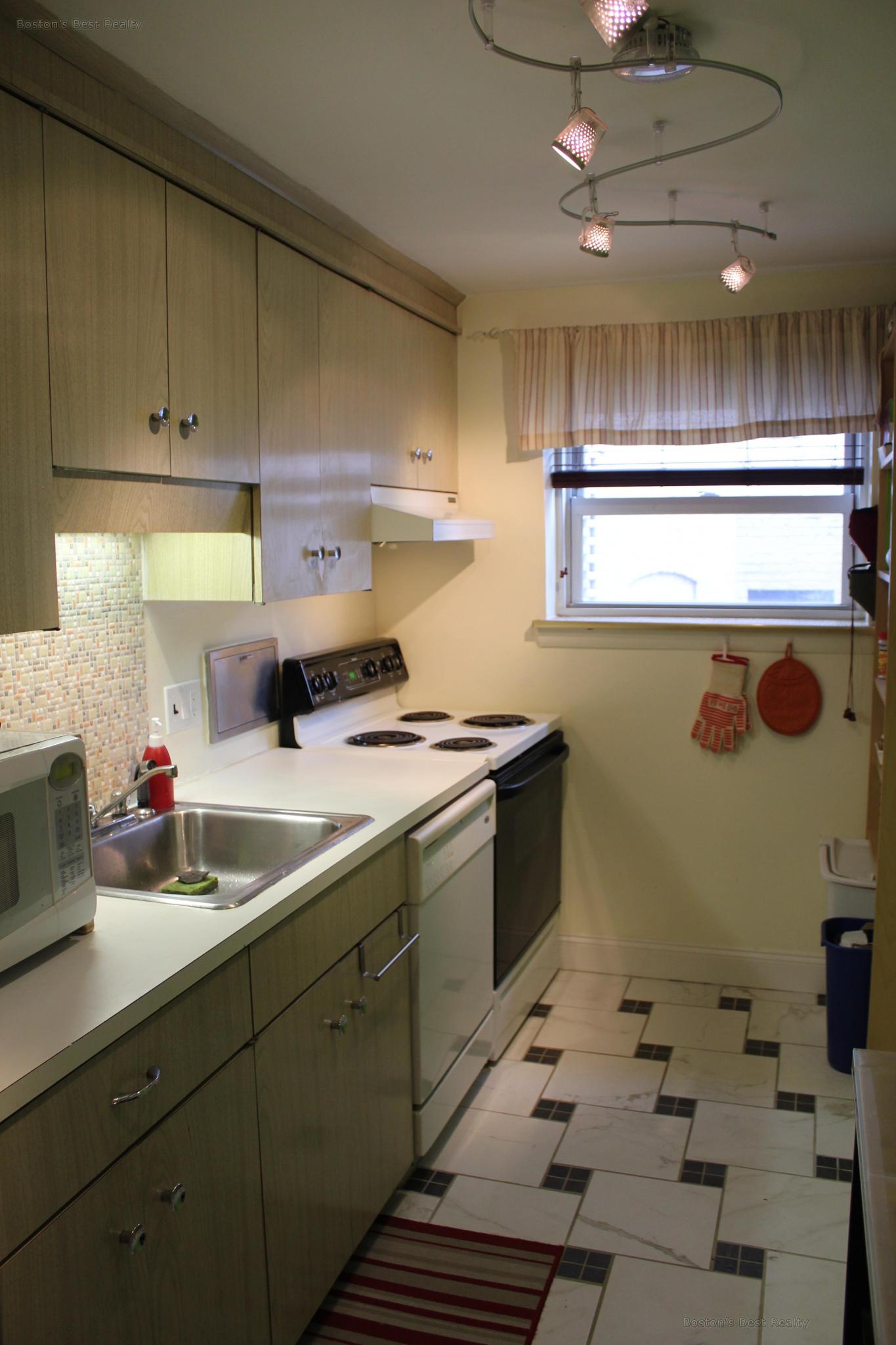 1 bed, 1 bath apartment for rent at 8 Commonwealth Ct Unit 8, Brighton — photo 4 of 6