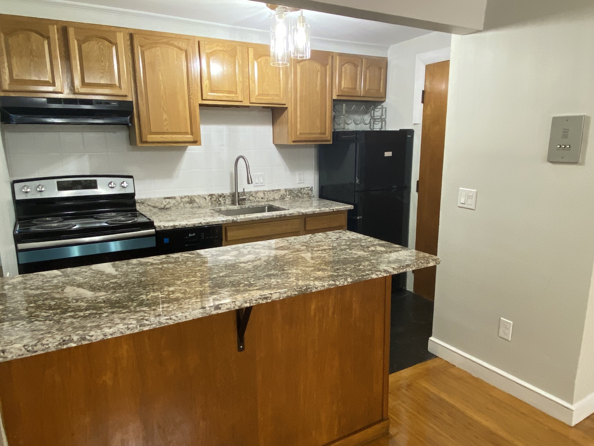2 bed, 1 bath apartment for rent at 10 Commonwealth Ct Unit 4, Brighton — photo 3 of 5