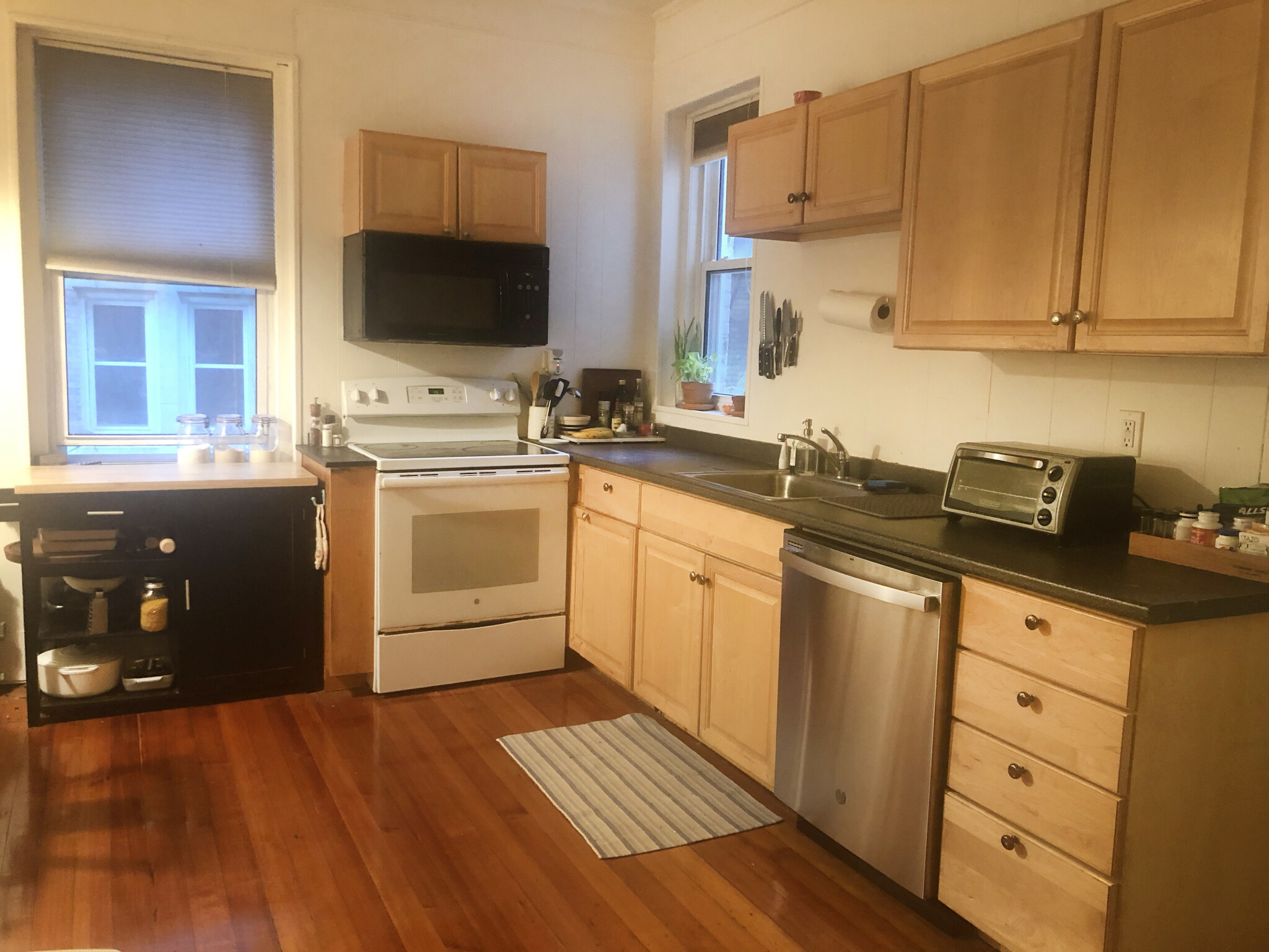 1 bed, 1 bath apartment for rent at 11 Englewood Ave Unit 4, Coolidge Corner — photo 2 of 7