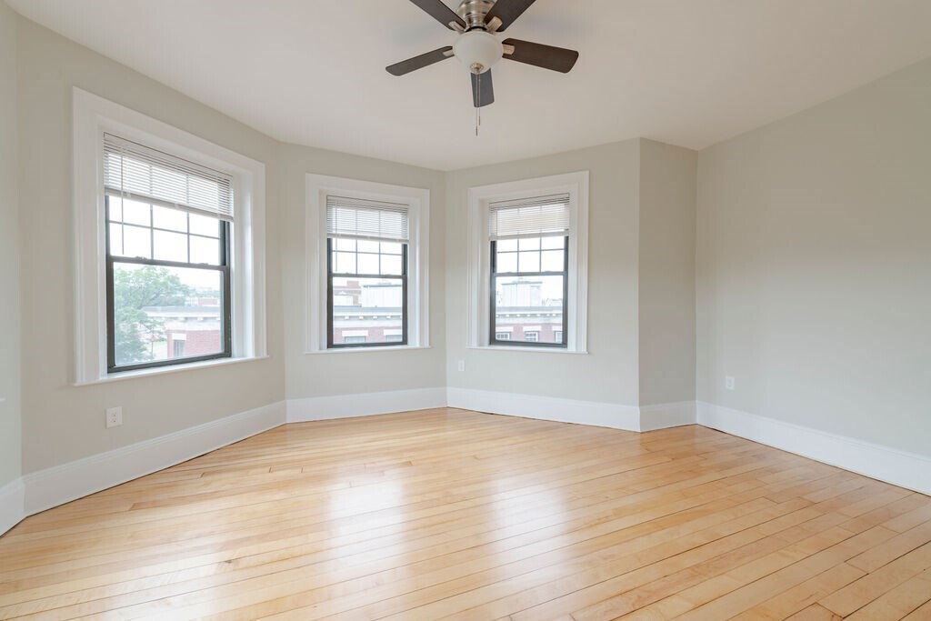 3 bed, 1 bath apartment for rent at 1161 Commonwealth Ave Unit 3, Allston — photo 4 of 9