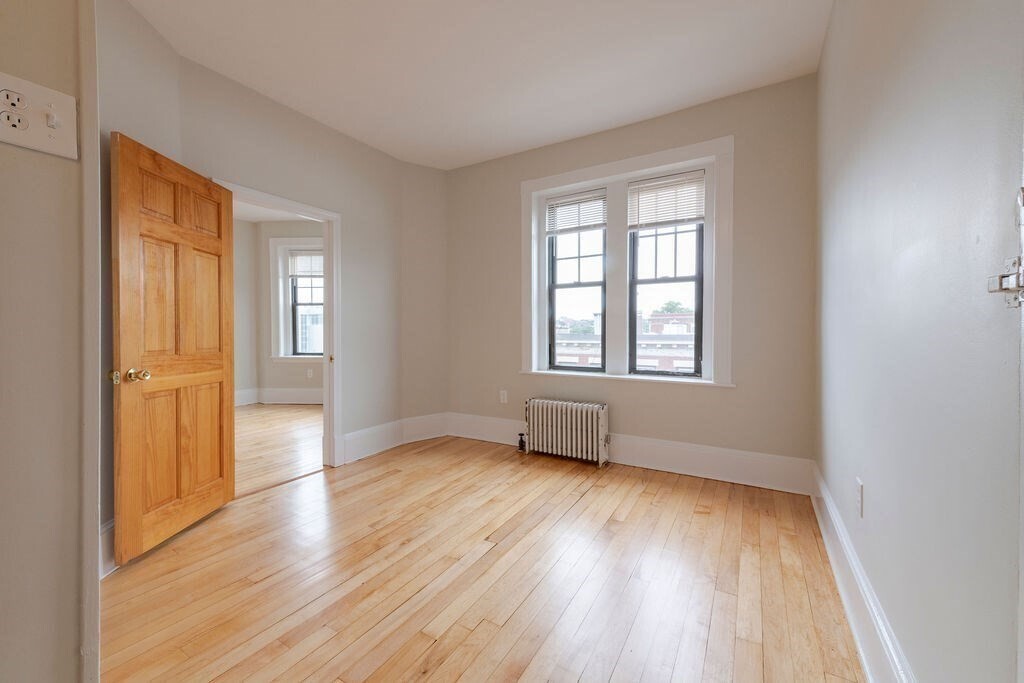 3 bed, 1 bath apartment for rent at 1161 Commonwealth Ave Unit 3, Allston — photo 2 of 9