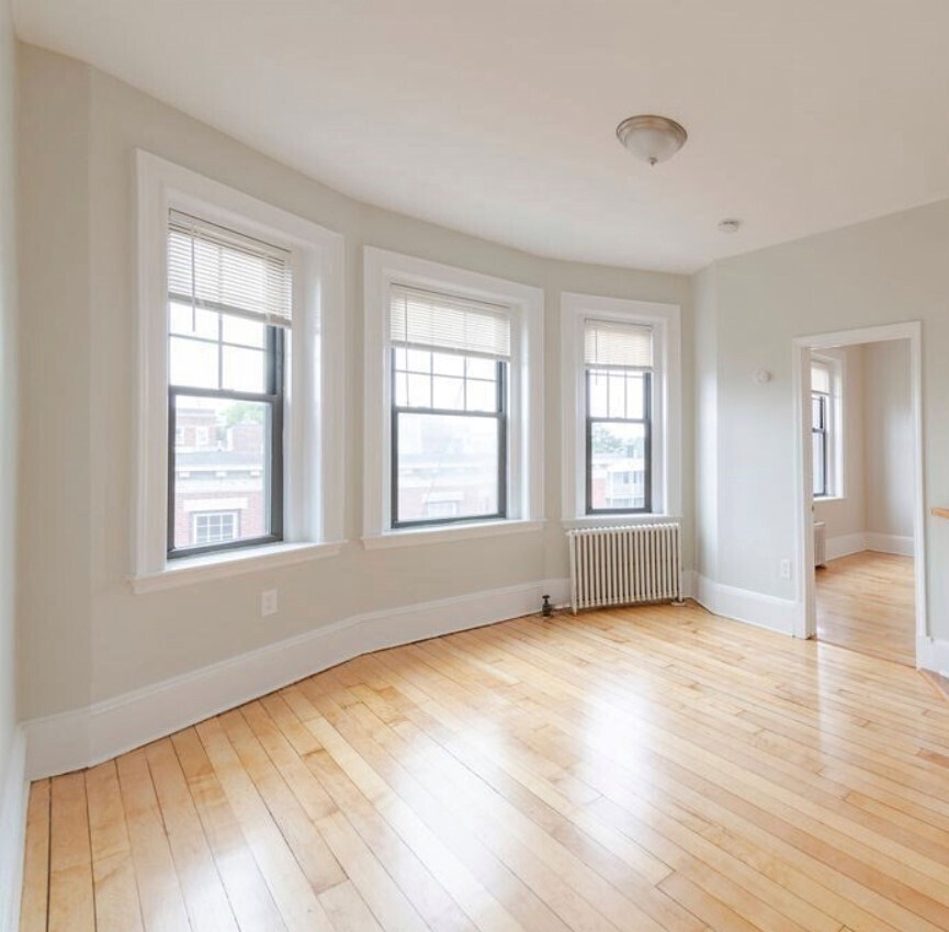 3 bed, 1 bath apartment for rent at 1161 Commonwealth Ave Unit 3, Allston — photo 6 of 9