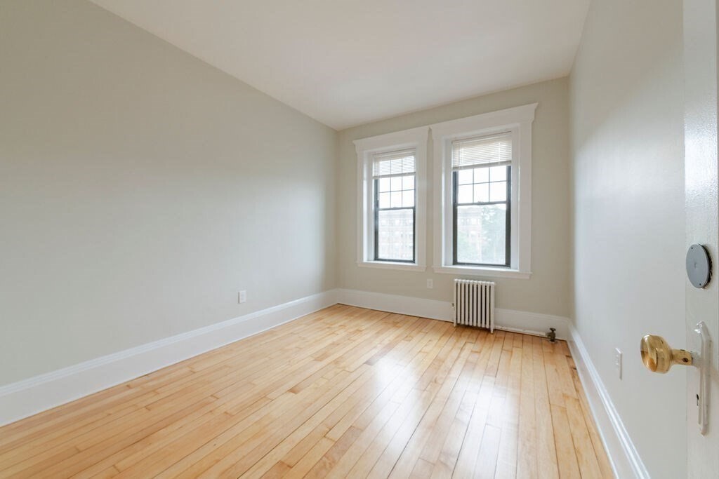 3 bed, 1 bath apartment for rent at 1161 Commonwealth Ave Unit 3, Allston — photo 7 of 9