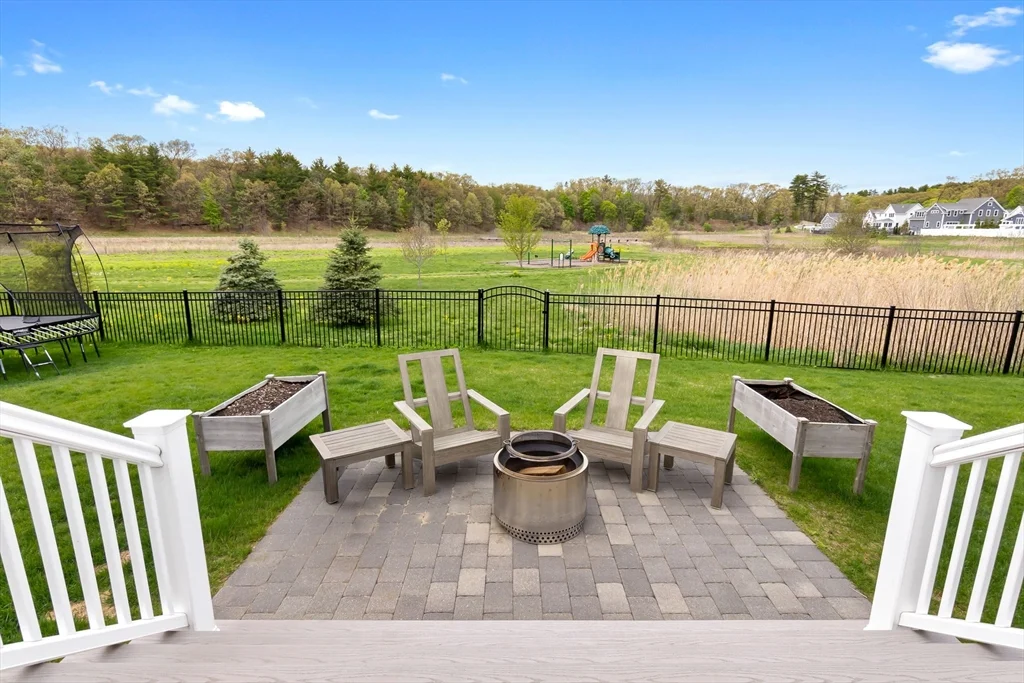 4 Gabaree Ct, Newburyport
