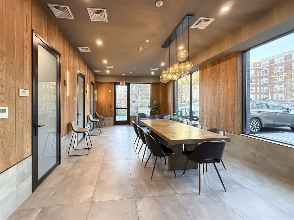 1 Nevins Hill Way, Brighton