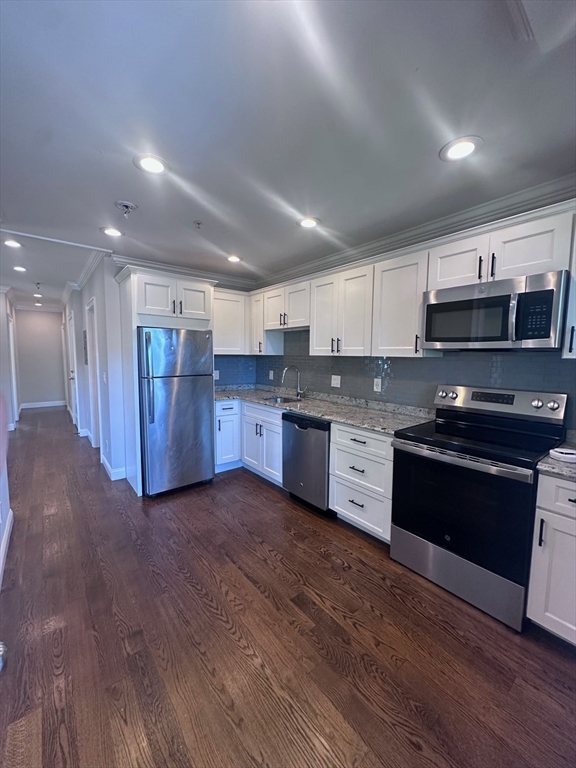 39 W Walnut Park, Roxbury