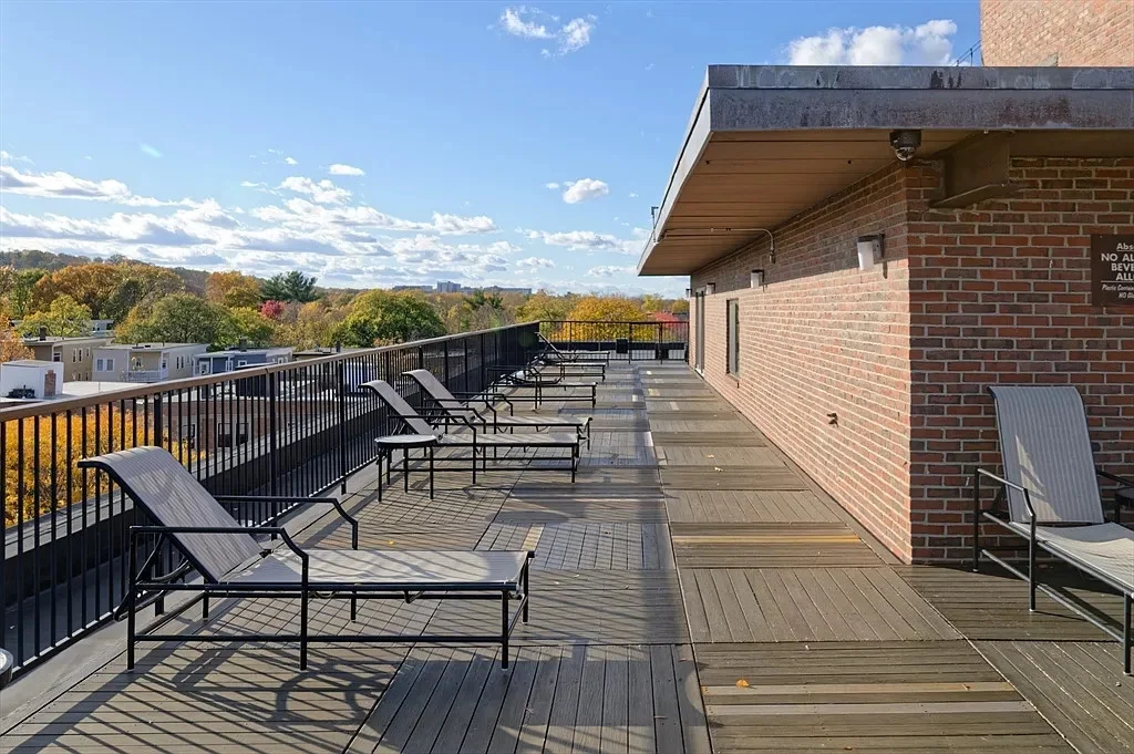 125 Pleasant St, North Brookline