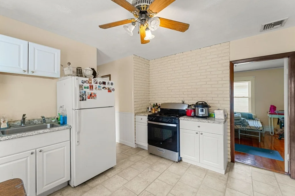 25 Dartmouth St, East Watertown