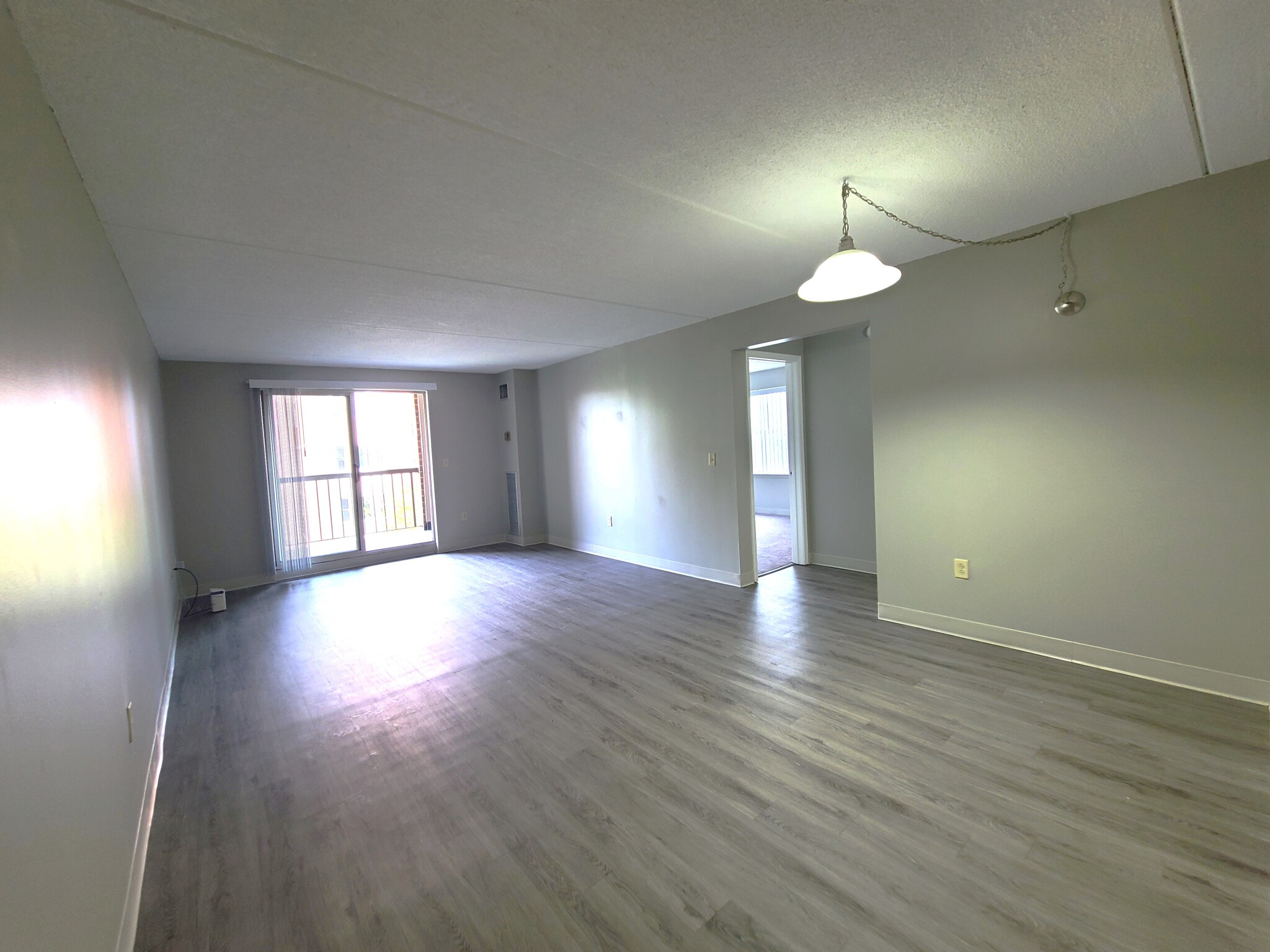 1 South Point Dr, Dorchester