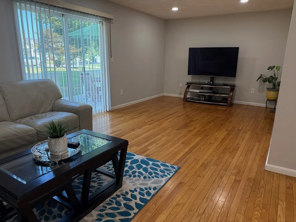 10 Ptarmigan Dr, Shrewsbury