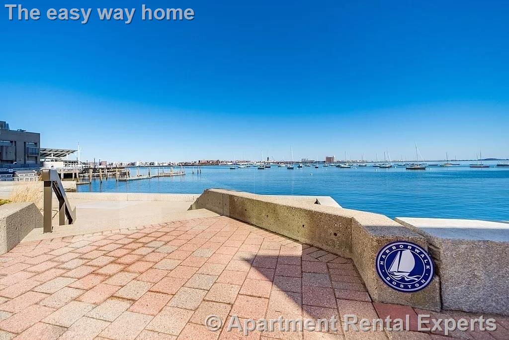 85 East India Row, Downtown