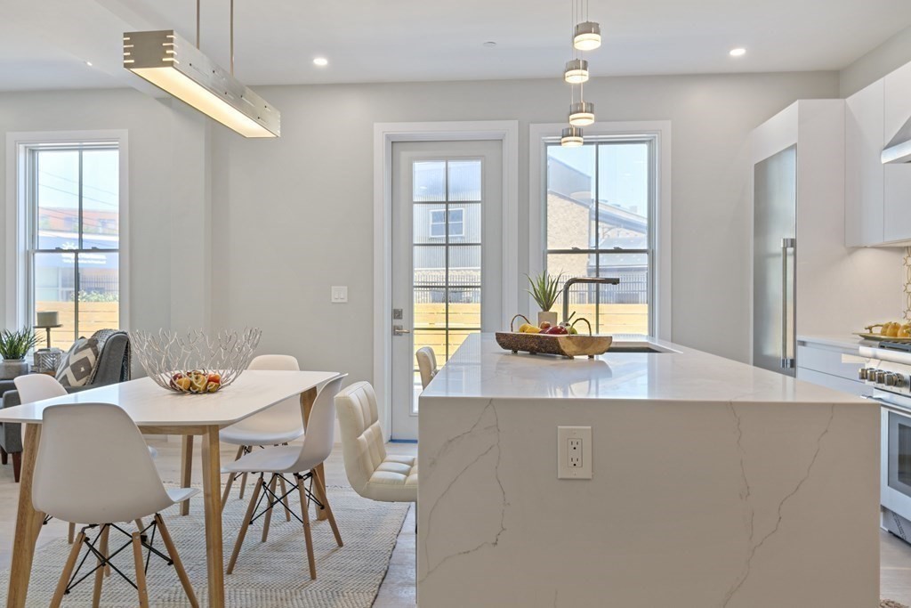 88 Dover St, Davis Square