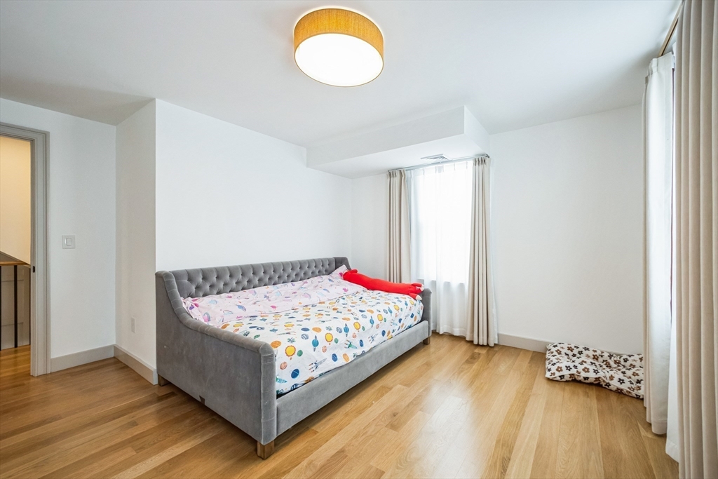 20 Fairmont St, Cambridgeport