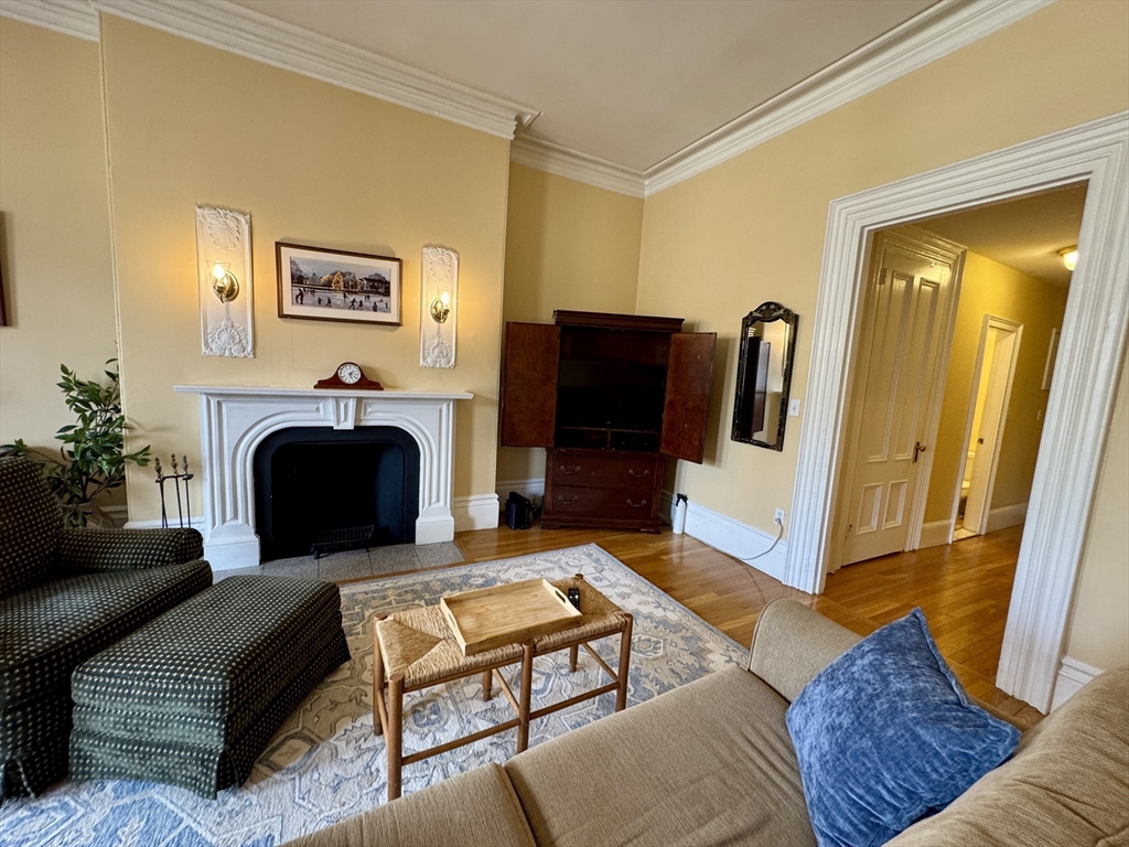 169 Beacon St, Back Bay