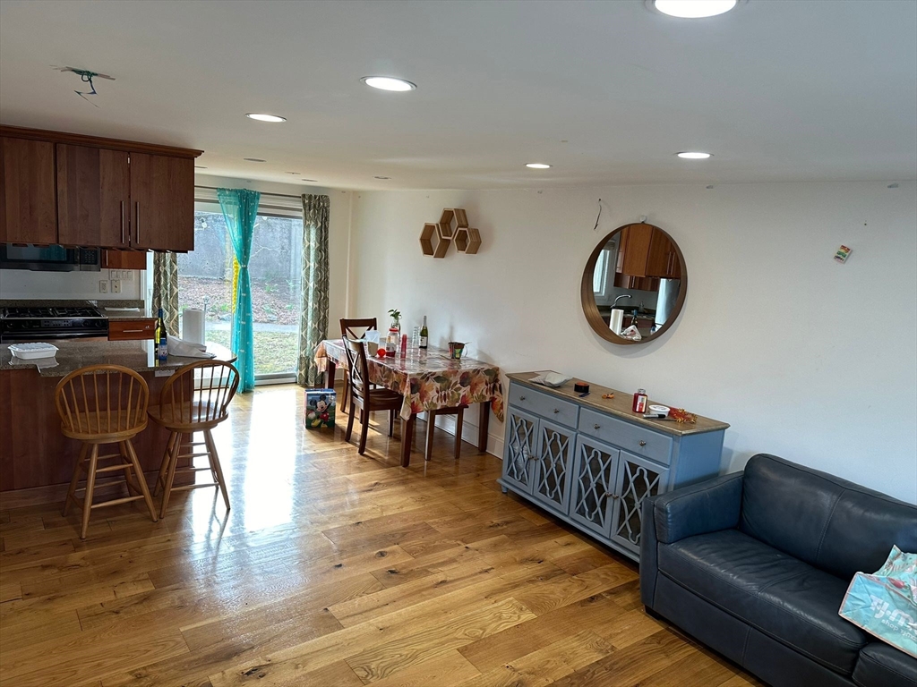 715 Hammond St, Chestnut Hill