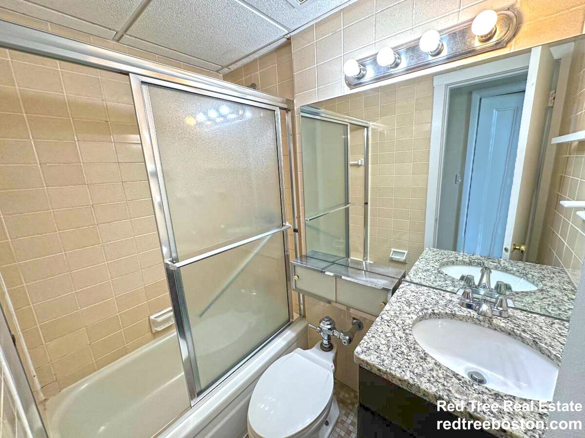 62 Boylston St, Midtown