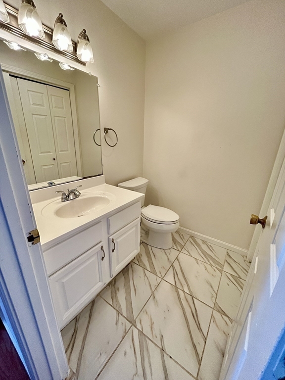 12 Homeward Ln, Natick