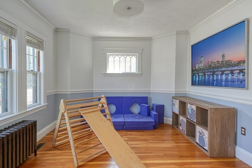 85 Roosevelt Rd, Medford