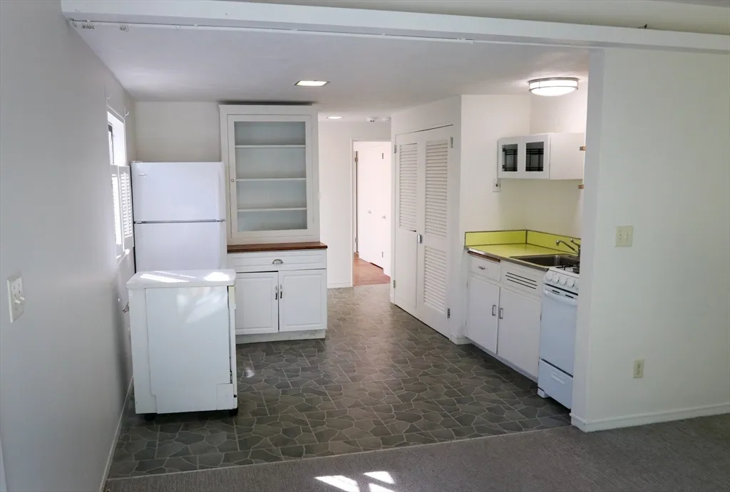 583 Gay St, Westwood