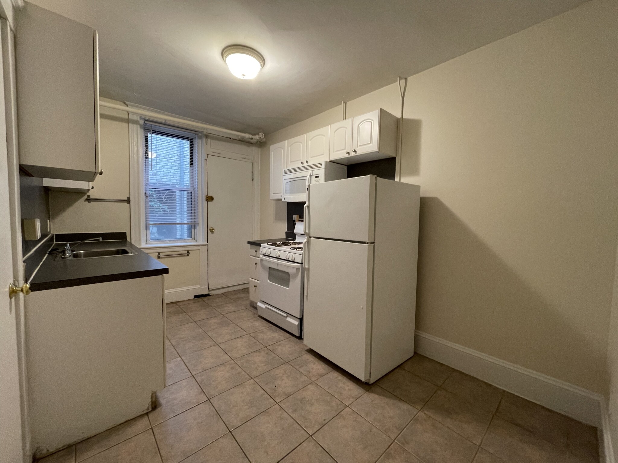 9 Barrows St, Allston