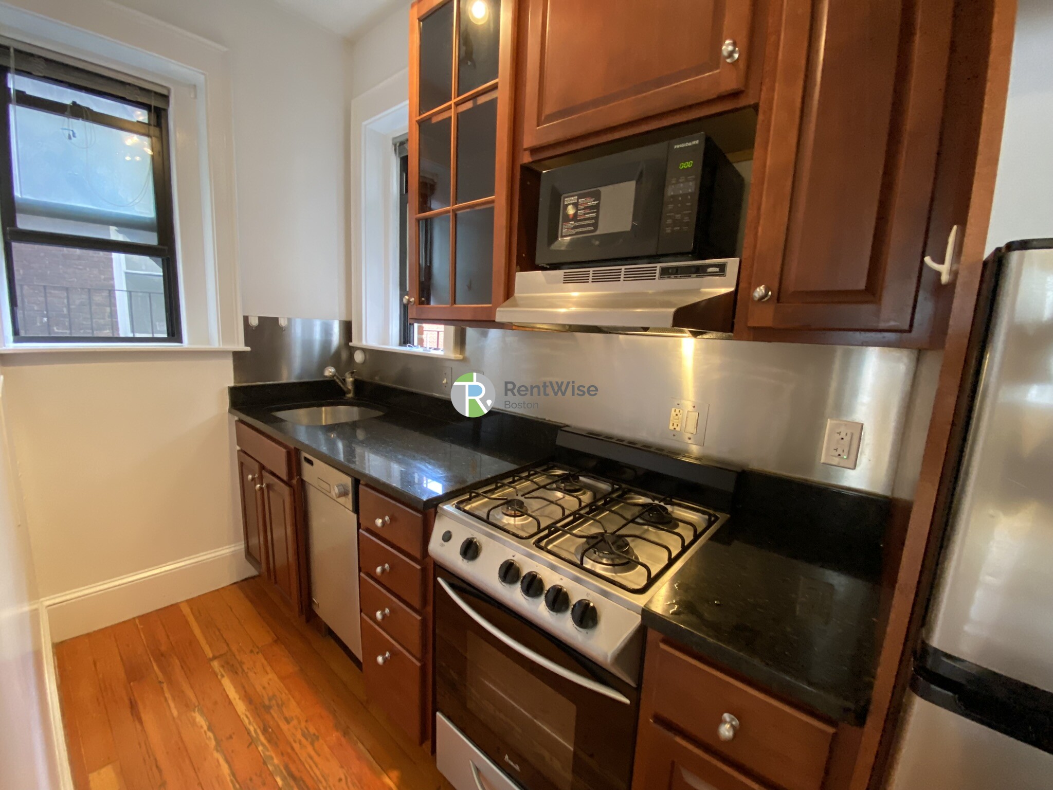 75 Burbank St, Fenway