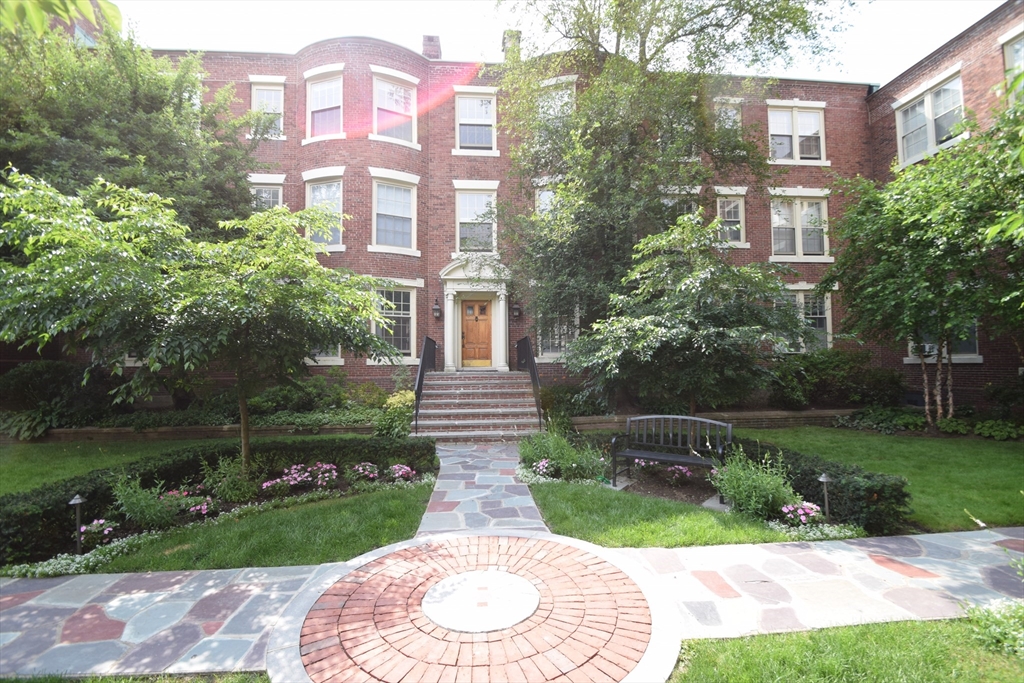 141 Beaconsfield Rd, Brookline