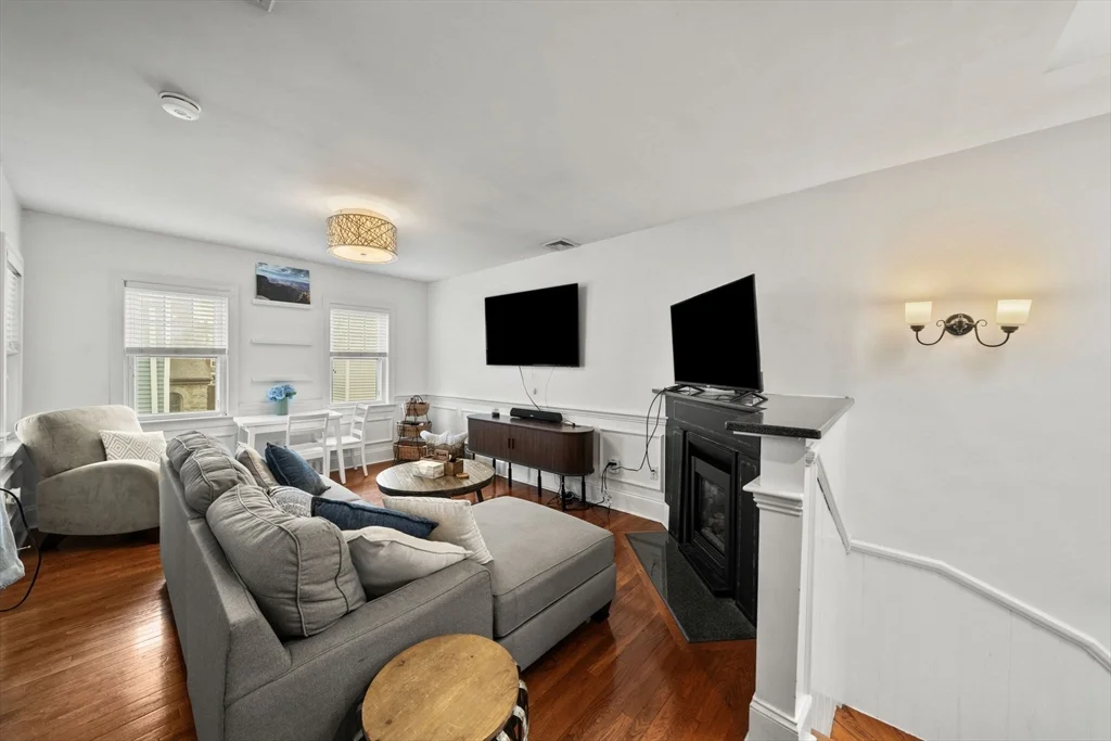 293 W Second St, South Boston