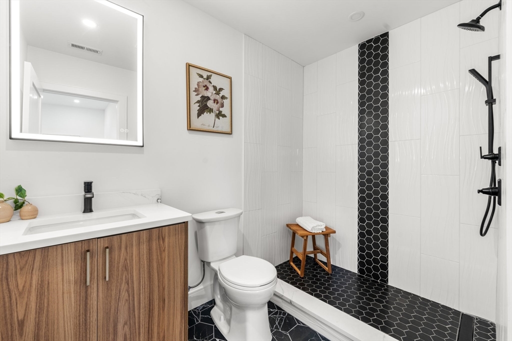 670 Saratoga, Boston