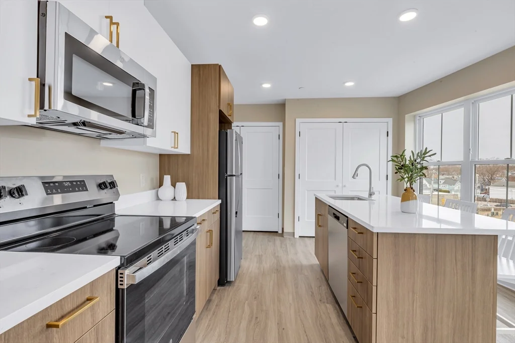 377 Cummins Highway, Roslindale