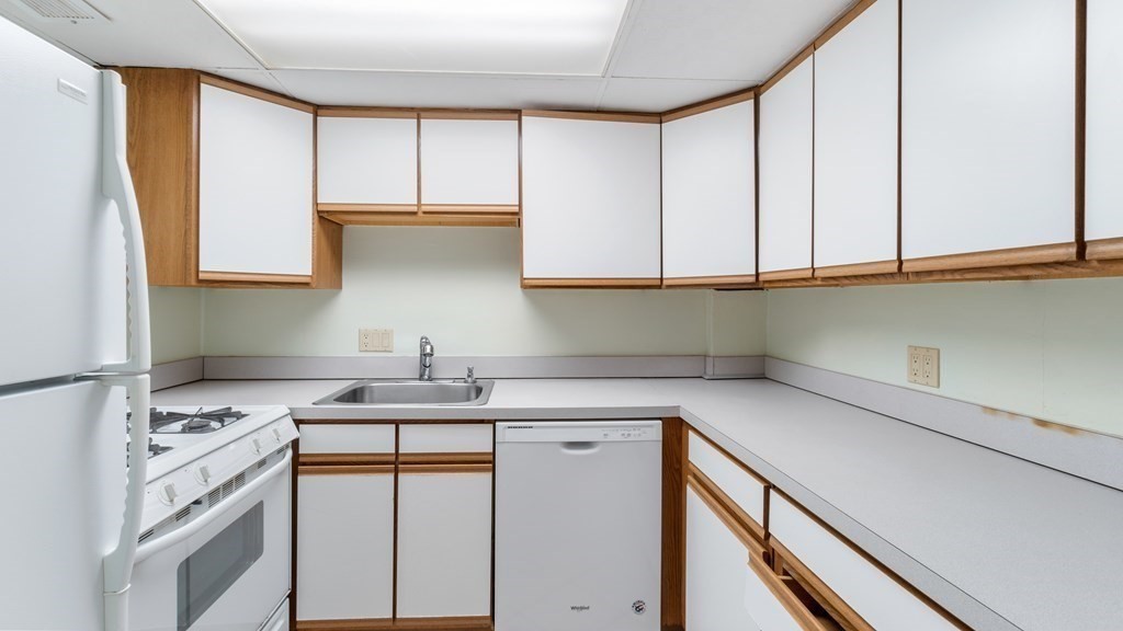 1 bed, 1 bath apartment for rent at 44 Broadlawn Park Unit 21, Back Bay — photo 9 of 10
