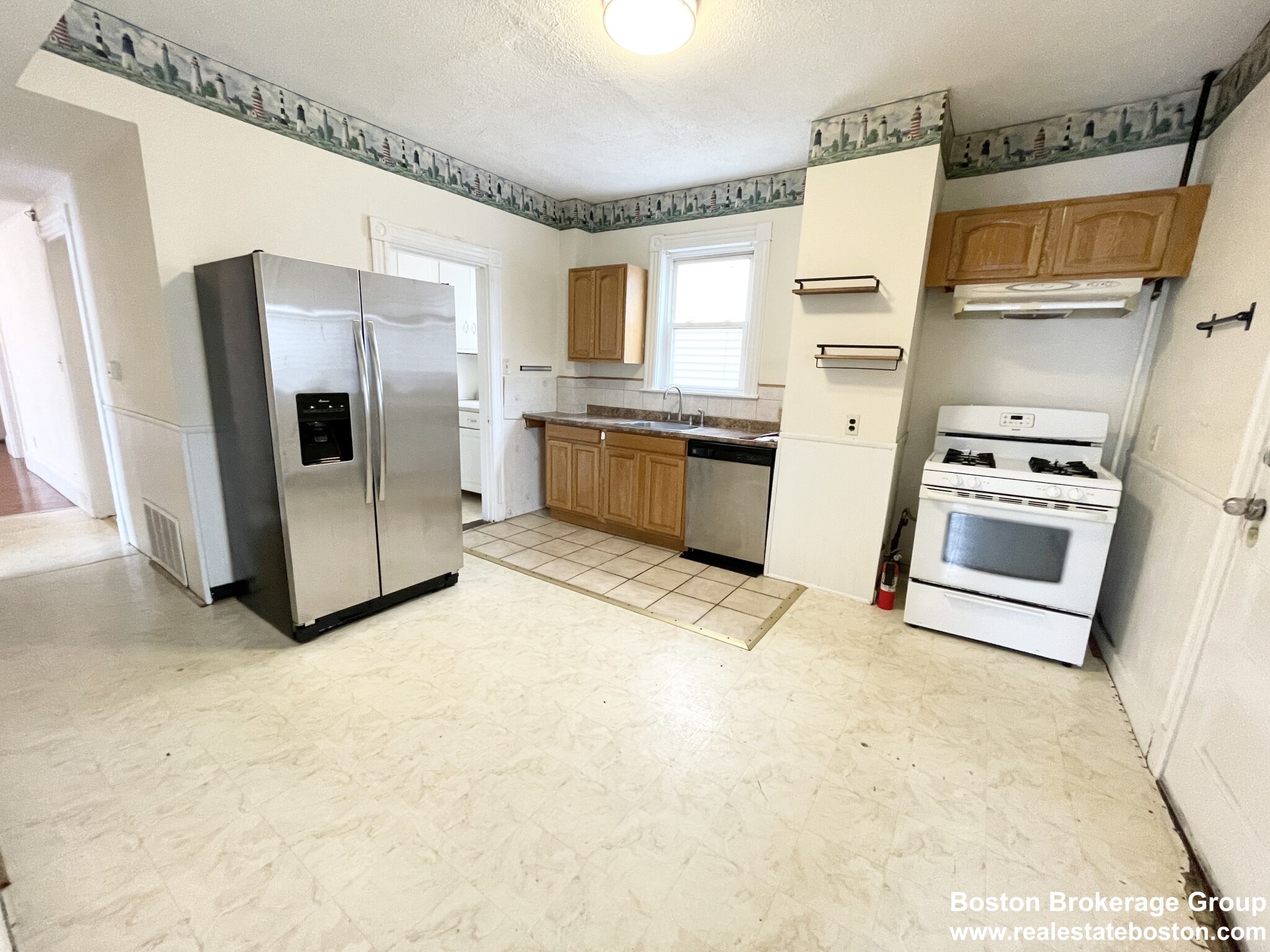 4 bed, 1 bath apartment for rent at 45 Crescent Ave Unit 2, Dorchester — photo 2 of 3