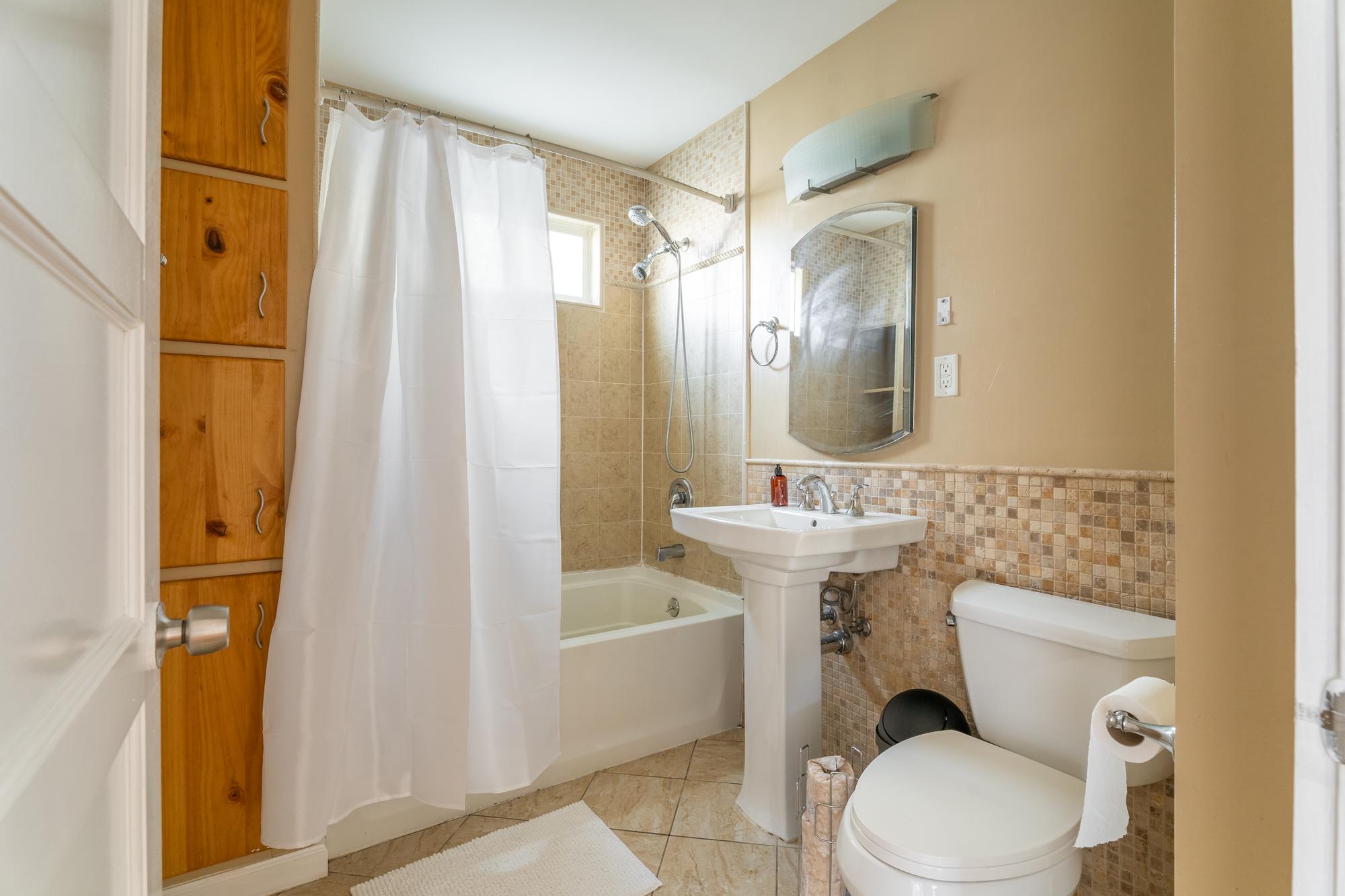 3 bed, 1 bath apartment for rent at 45 Montcalm Ave Unit 1516, Brighton — photo 3 of 3
