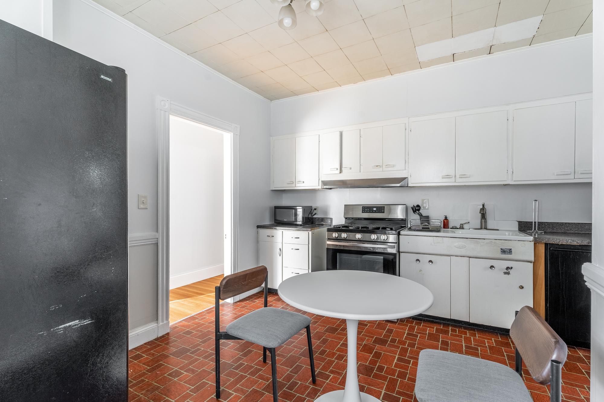3 bed, 1 bath apartment for rent at 45 Montcalm Ave Unit 1516, Brighton — photo 2 of 3