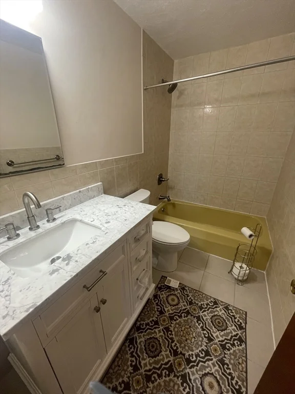 10 Williamsburg Ct, Shrewsbury