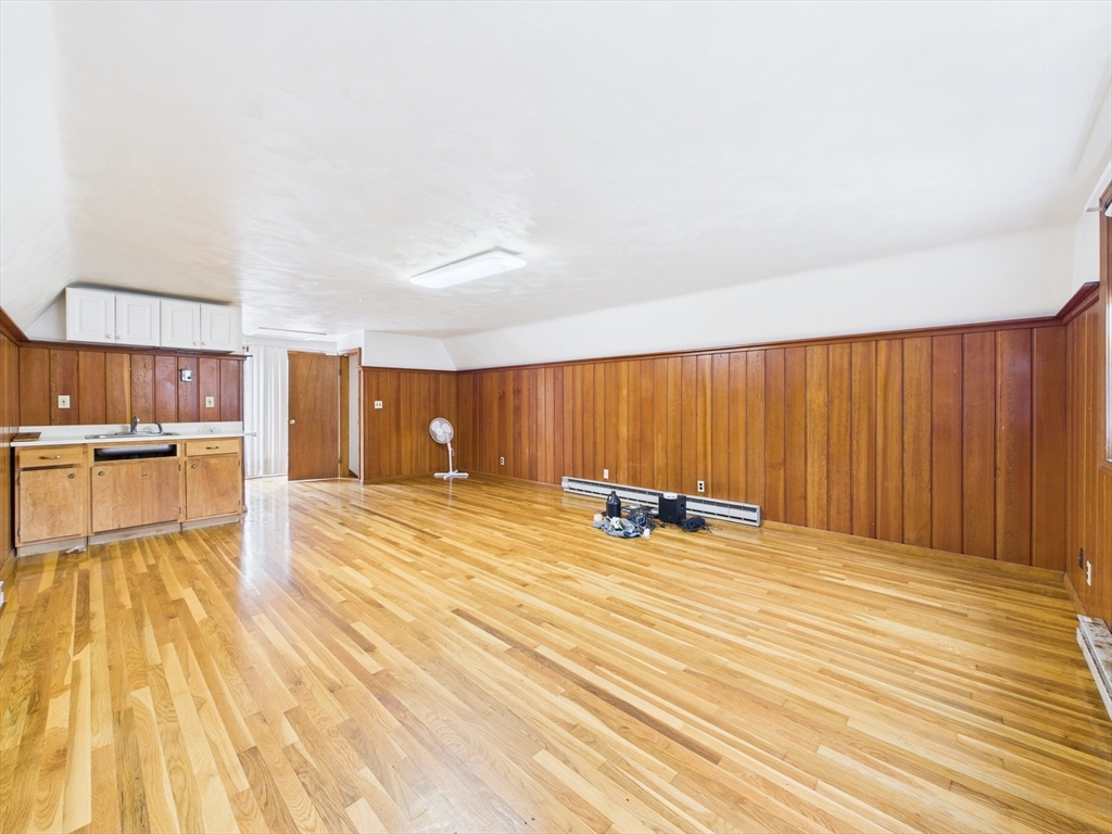 215 Stoney Lea Rd, Precinct One/Upper Dedham