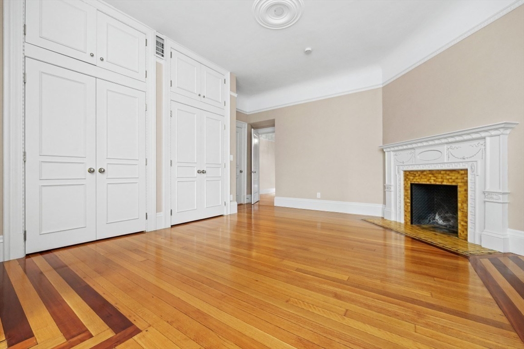 290 Commonwealth Ave, Back Bay